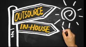 Outsourcing oder Insourcing? Was wird im Hause erledigt und was soll ausgelagert werden? Und – ist das überhaupt sinnvoll? (#2)