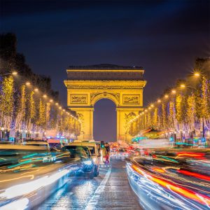 Avenue des Champs-Elysees: Die Schönheit Frankreichs muss manchen Angestellten über die niedrigen Löhne hinwegtrösten.