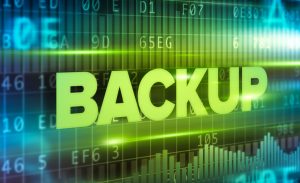 Das Backup des Servers ist eines der wichtigsten Bestandteile im Angebot des Hosters. Grund hierfür ist nicht nur der mögliche Schaden bei einem Ausfall des Online-Angebots, wenn keine Sicherung mehr wiedereingespielt werden kann. Auch rechtliche Verpflichtungen des Geschäfstführers und der Datenschutz spielen hier eine Rolle. (#4)