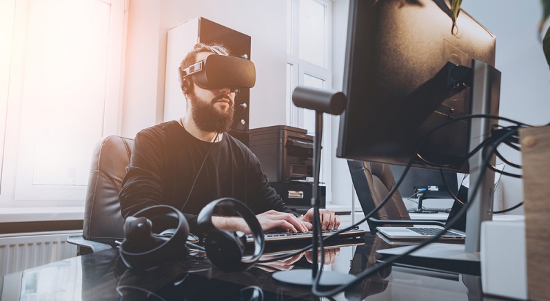 Die Trainingsgeräte der Zukunft lassen einen Computerspieler aufhorchen: Mithilfe von Virtual Reality soll es schon bald möglich sein, regelmäßig seinen Körper zu trainieren. (#01)