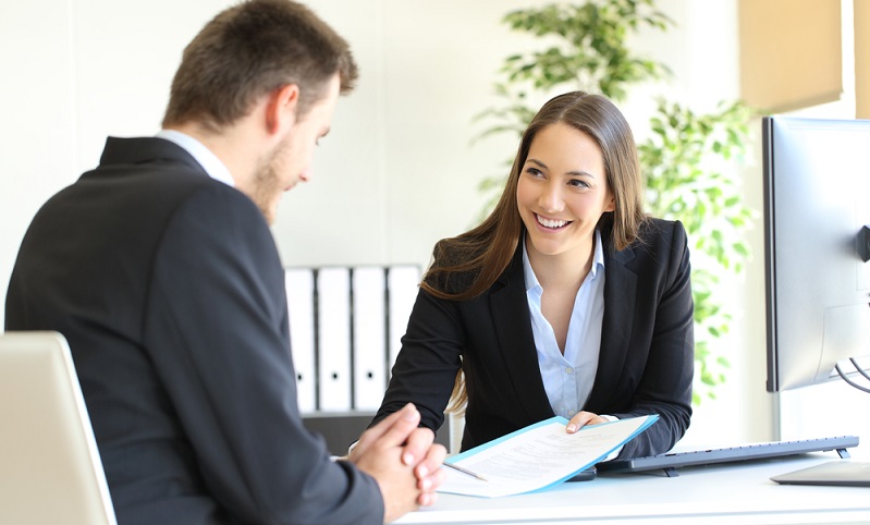 Der größte Vorteil für den Arbeitnehmer liegt auf der Hand. Wenn der Arbeitgeberdarlehen Zinssatz niedriger ist als marktüblich, lassen sich je nach Kreditsumme hohe Kosten sparen. ( Foto: Shutterstock-Antonio Guillem )