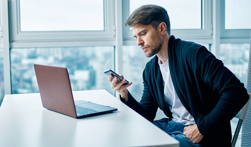 Kontist agiert gemeinsam mit der Solaris Bank und richtet sich an Freiberufler und Selbstständige, die oftmals ein Problem mit Steuervorauszahlungen und Steuern haben. ( Foto: Shutterstock- ShotPrime Studio)