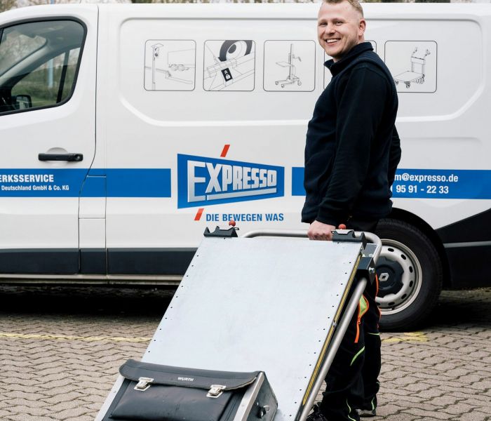 Arbeiten leicht gemacht: Der MobiBench von EXPRESSO ist die ideale Lösung für alle, die auf der Suche nach einem vielseitigen Hebe-Senk-System mit Werkbank- und Sackkarrenfunktion sind. (Foto: EXPRESSO)