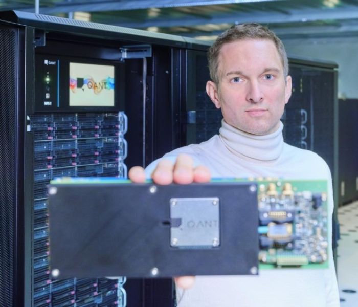 Neue Power für KI - Photonikprozessor von Q.ANT kann mehr Leistung (Foto: Q.ANT GmbH)