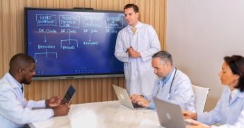 Pyramid Computer bringt Faytech Freestyle Whiteboard erfolgreich ins (Foto: Pyramid Computer GmbH)