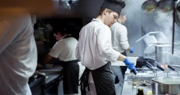 Digitale Schichtplanung und mobiles Onboarding steigern Effizienz im (Foto: Papershift GmbH)