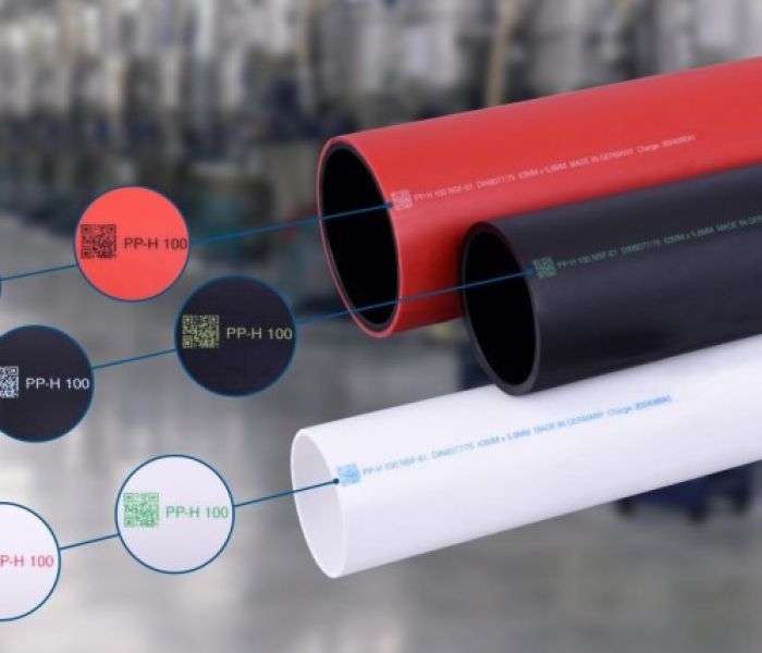 Dauerhaft, kontraststark und vielfarbig: Rohrkennzeichnung (Foto: REA Elektronik GmbH)