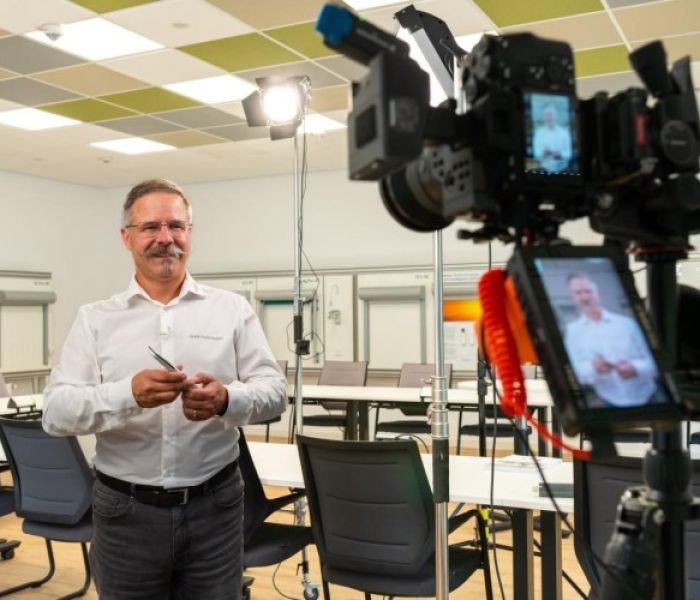 "Und Action, bitte!": Schulungsleiter Guido Schildbach (Foto: SELVE)