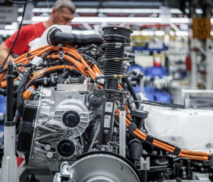 Montage im Volkswagen Poznan  Werk (Foto: Volkswagen Nutzfahrzeuge, Werk Poznan)