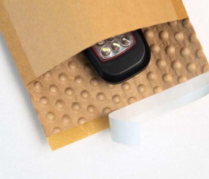 Verschlie&szlig;bare Polsterbeutel aus Papier (Foto: Papair)