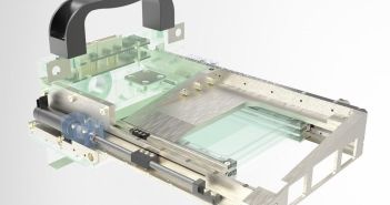 Steinmeyer präsentiert ultrakompakten DUV-Polarisationsfilter mit 1,5 µm Präzision und (Foto: Steinmeyer Gruppe)